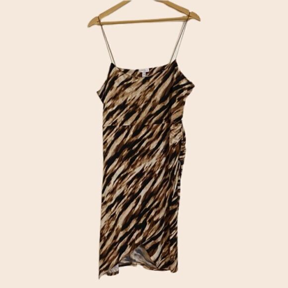 Leith Ruched Faux Wrap Dress - Picture 3 of 10